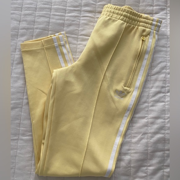 adidas Originals adicolor Three Stripe Track Pants In Yellow - Picture 3 of 8